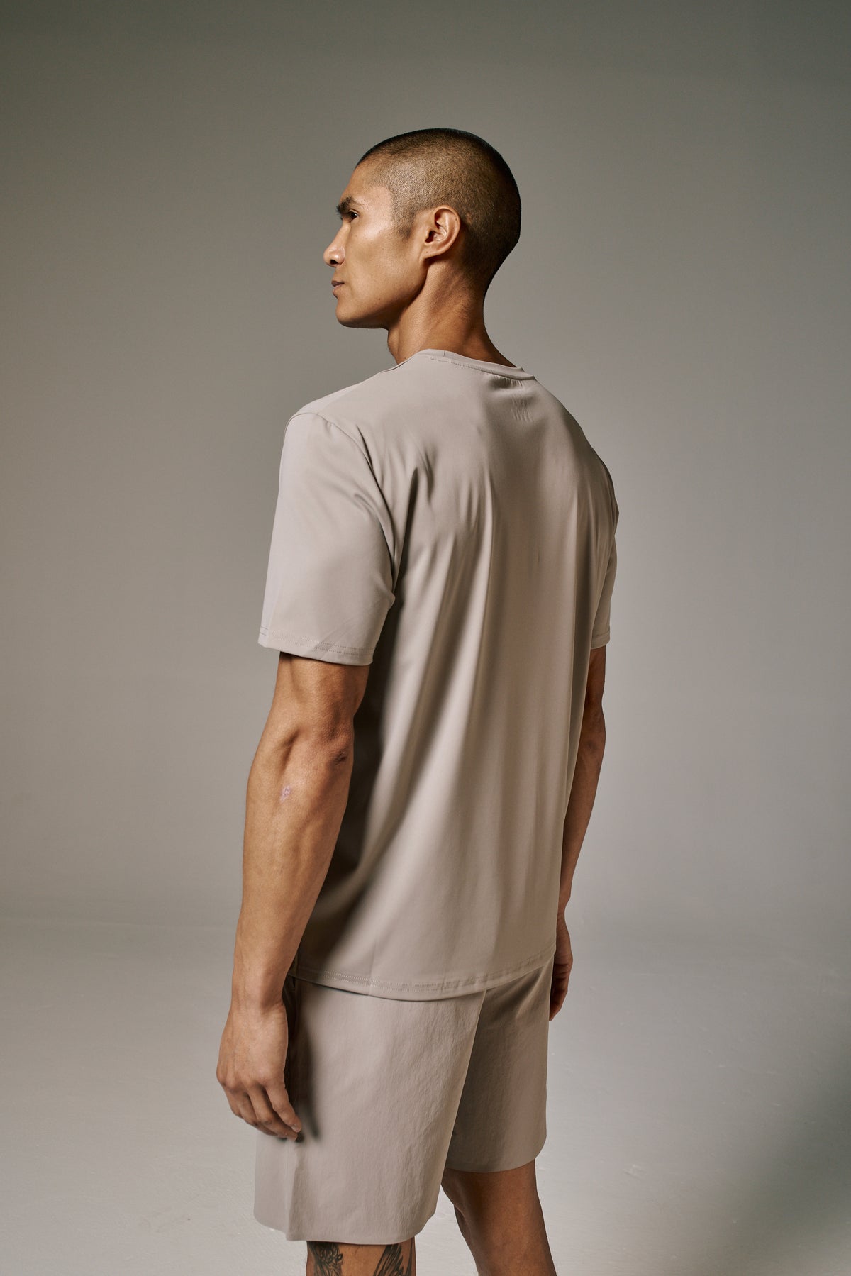 EVERYDAY SHORT + T-SHIRT